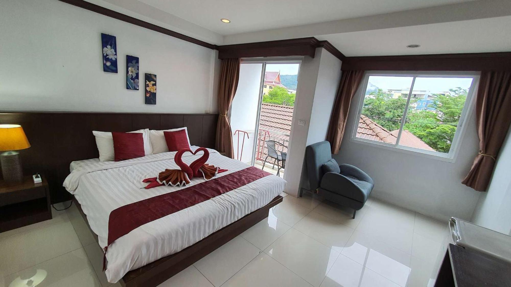 水果天堂旅馆 Hotell Patong Exteriör bild