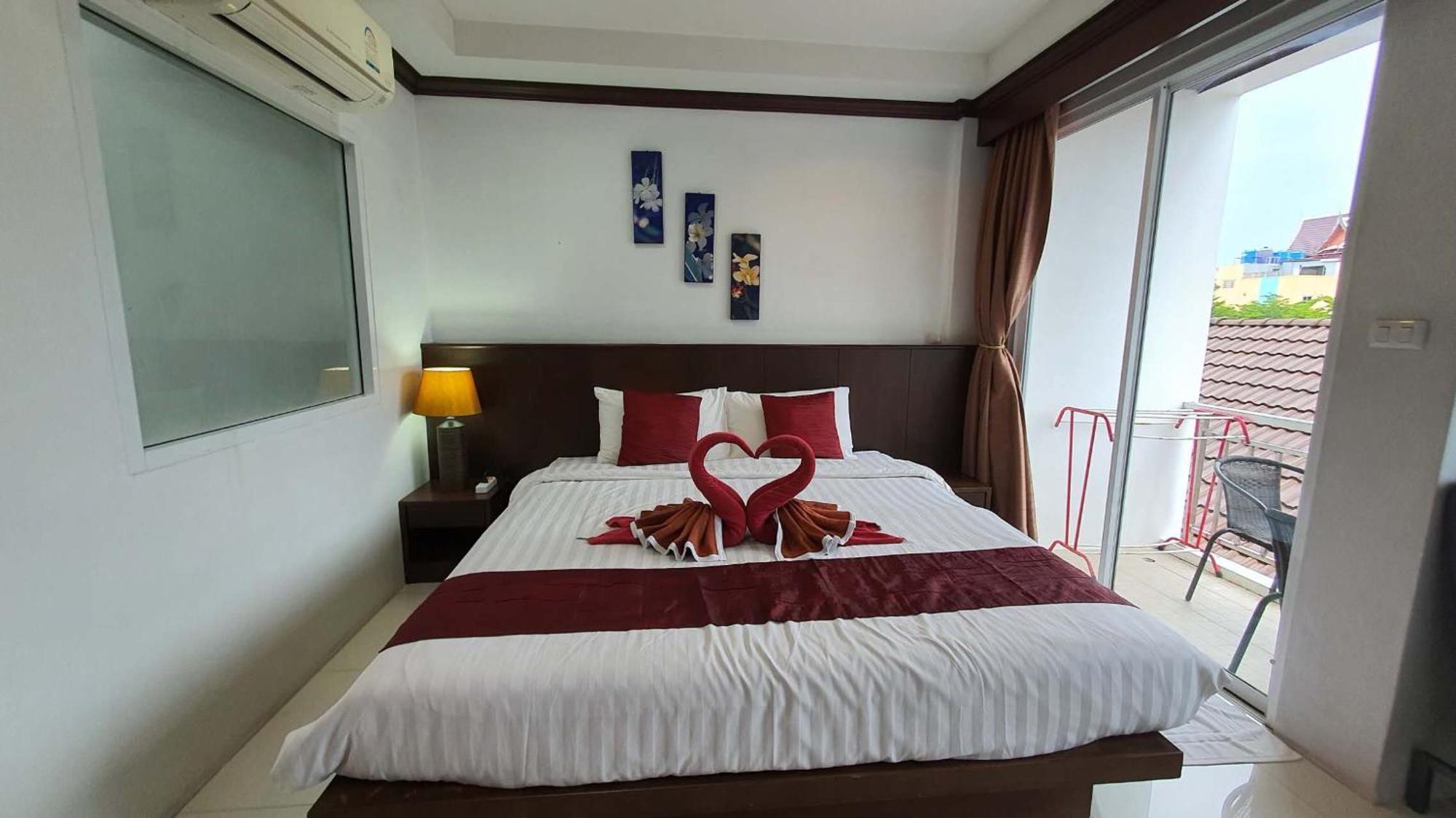 水果天堂旅馆 Hotell Patong Exteriör bild