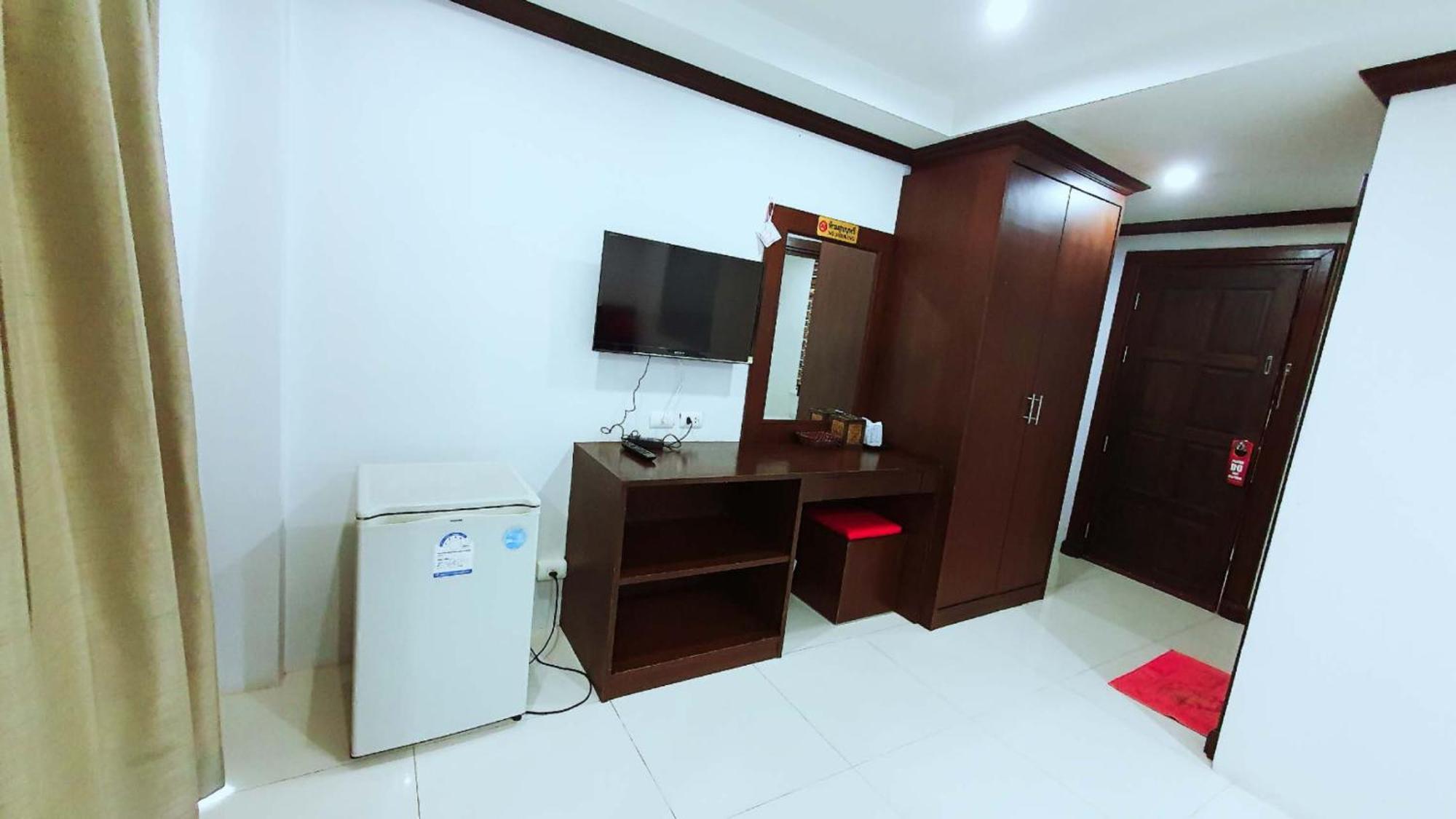水果天堂旅馆 Hotell Patong Exteriör bild