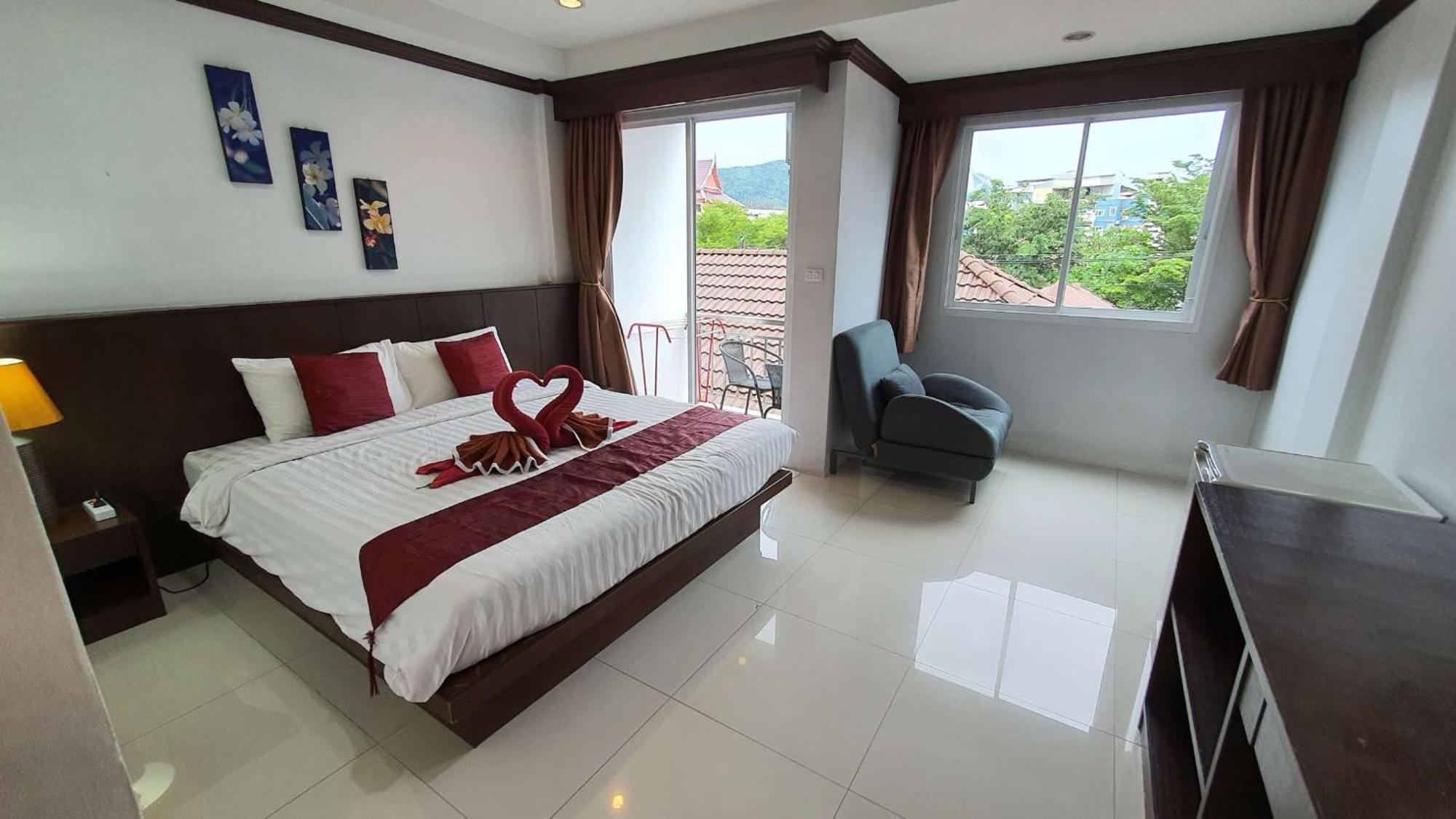 水果天堂旅馆 Hotell Patong Exteriör bild